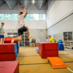 W świecie współczesnego sportu znaleźć idealne miejsce, gdzie wszystkie potrzebne produkty znajdują się w jednym katalogu, to realny skarb dla każdego sportowca. Dla sportowców szukających niezawodnego dostawcy sprzętu o najwyższej jakości, Sportservice jest odpowiedzią, którą czekali. Ta platforma zgromadziła w sobie to, czego szukają entuzjaści sportu na całym świecie, szeroką gamę produktów, niezawodną jakość, i wsparcie doradcze na każdym etapie zakupu. Niezależnie od tego, czy jesteś początkującym sportowcem stawiającym pierwsze kroki, czy też zaawansowanym zawodnikiem dążącym do wyników olimpijskich, tutaj znajdziesz sprzęt sportowy odpowiadający Twoim potrzebom i budżetowi. Historia marki to historia zaangażowania w sport, a każdy produkt w katalogu nosi w sobie DNA tej pasji i doświadczenia, które zdobyto przez dziesięciolecia wspierania sportowców na całym świecie.