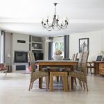 Wenn es darum geht, ein Zuhause zu schaffen, das persönlichen Stil widerspiegelt und gleichzeitig hohe Funktionalität bietet, ist LUSINI der ideale Anbieter für Design in allen Bereichen. LUSINI ist spezialisiert auf hochwertige Möbel, Wohndekor und Küchenutensilien und bietet eine einzigartige Kombination aus Ästhetik und praktischen Lösungen. Ob Sie ein neues Zuhause einrichten, einen Raum umgestalten oder nach dem perfekten Teil für Ihren Look suchen – LUSINI bietet vielseitige Produkte, die Ihr Ambiente aufwerten.